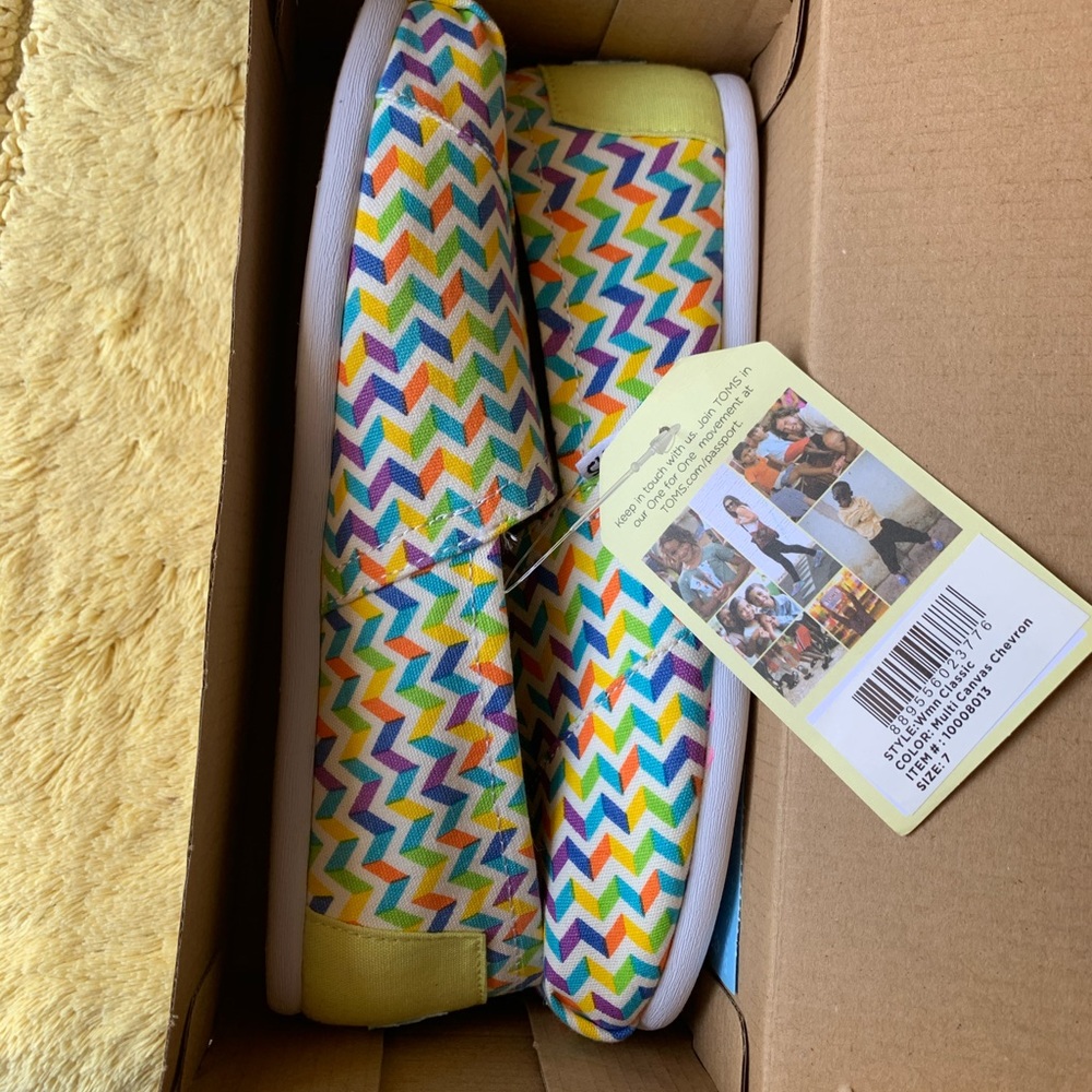 Classic Chevron Toms New w/Tags